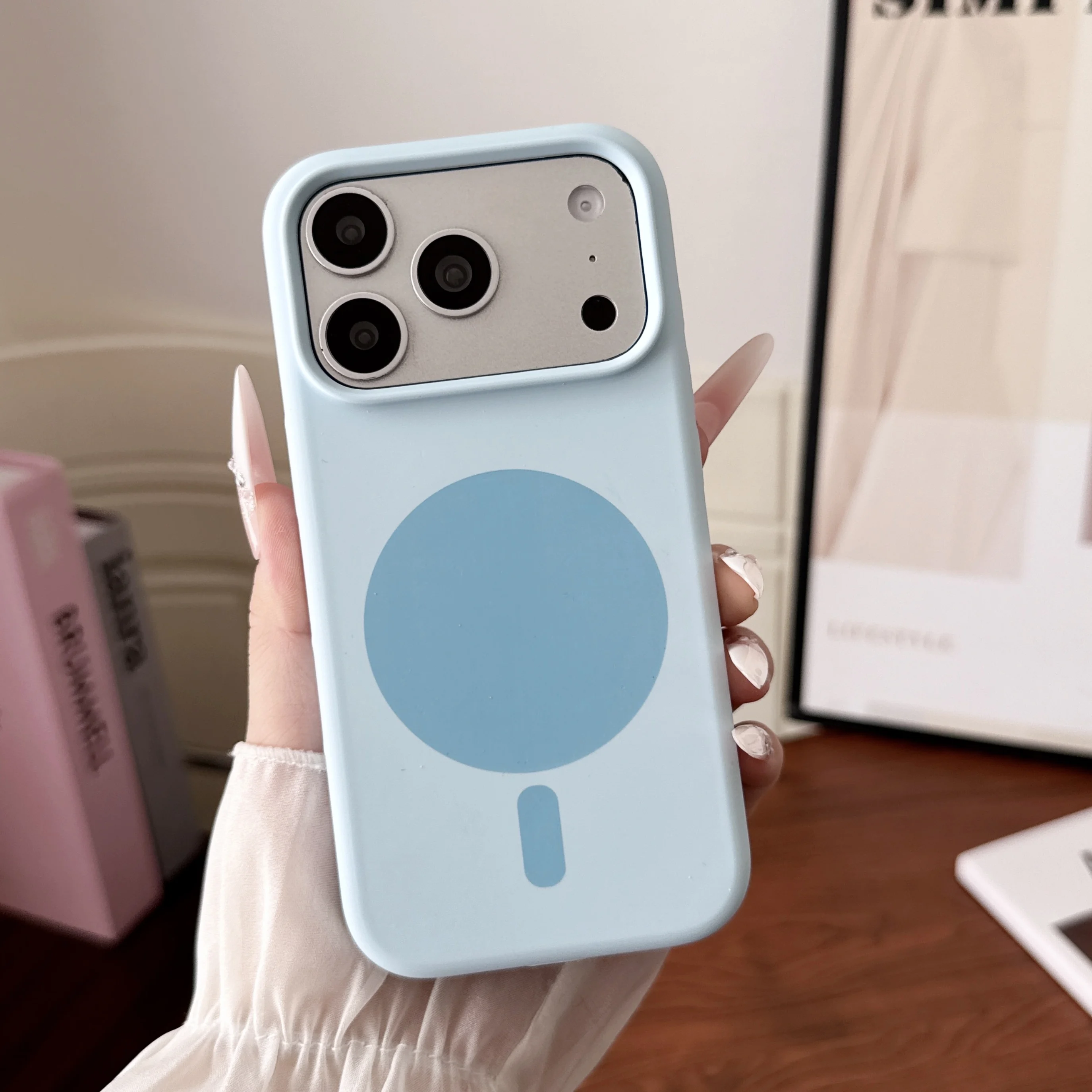 iPhone 18、17 Pro Max対応、ファッション性 - Liquid Silicone Magnetic Phone Case のレビューと価格