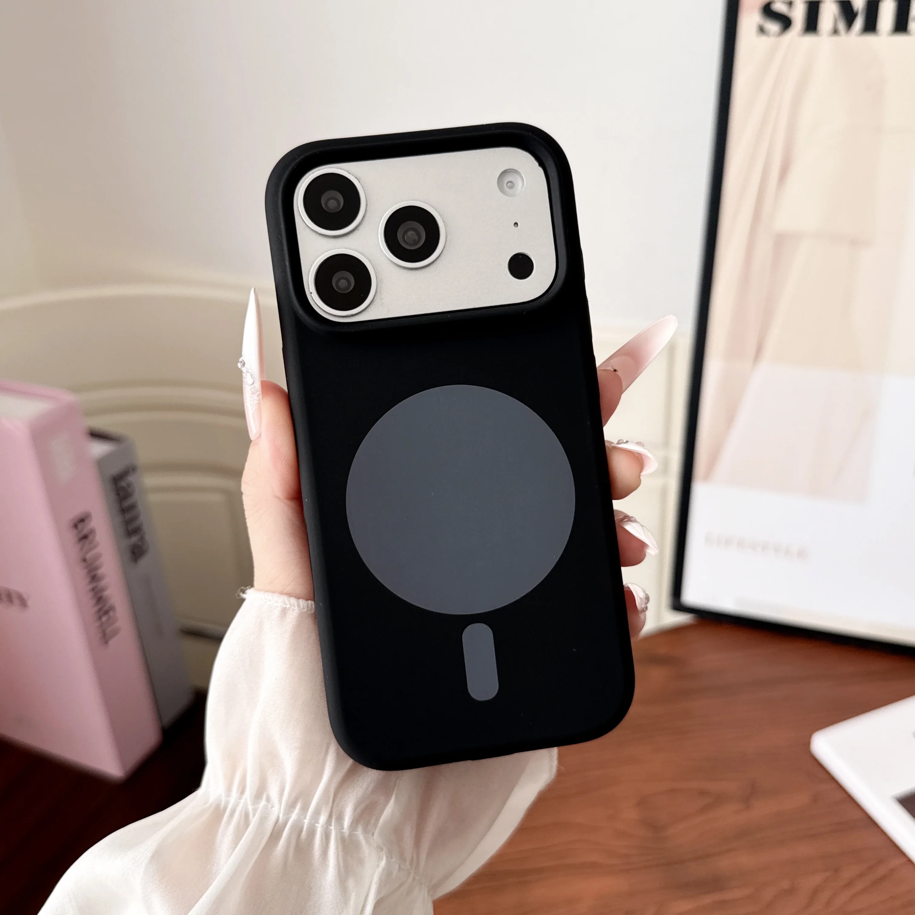iPhone 18、17 Pro Max対応、ファッション性 - Liquid Silicone Magnetic Phone Case のレビューと価格